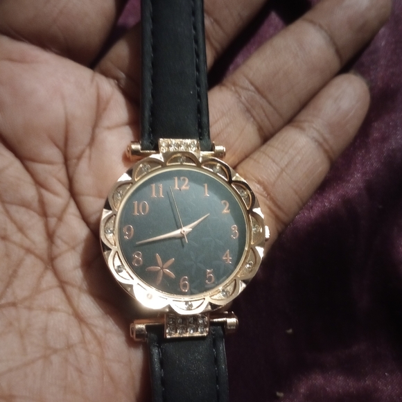 Ladies Watch - Picture 2 of 2